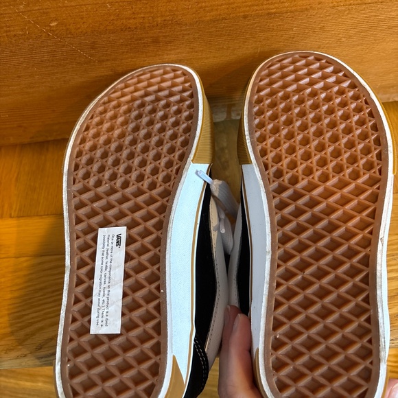 NWOT Vans ‘Knu Skool’ suede sneaker - Picture 6 of 6